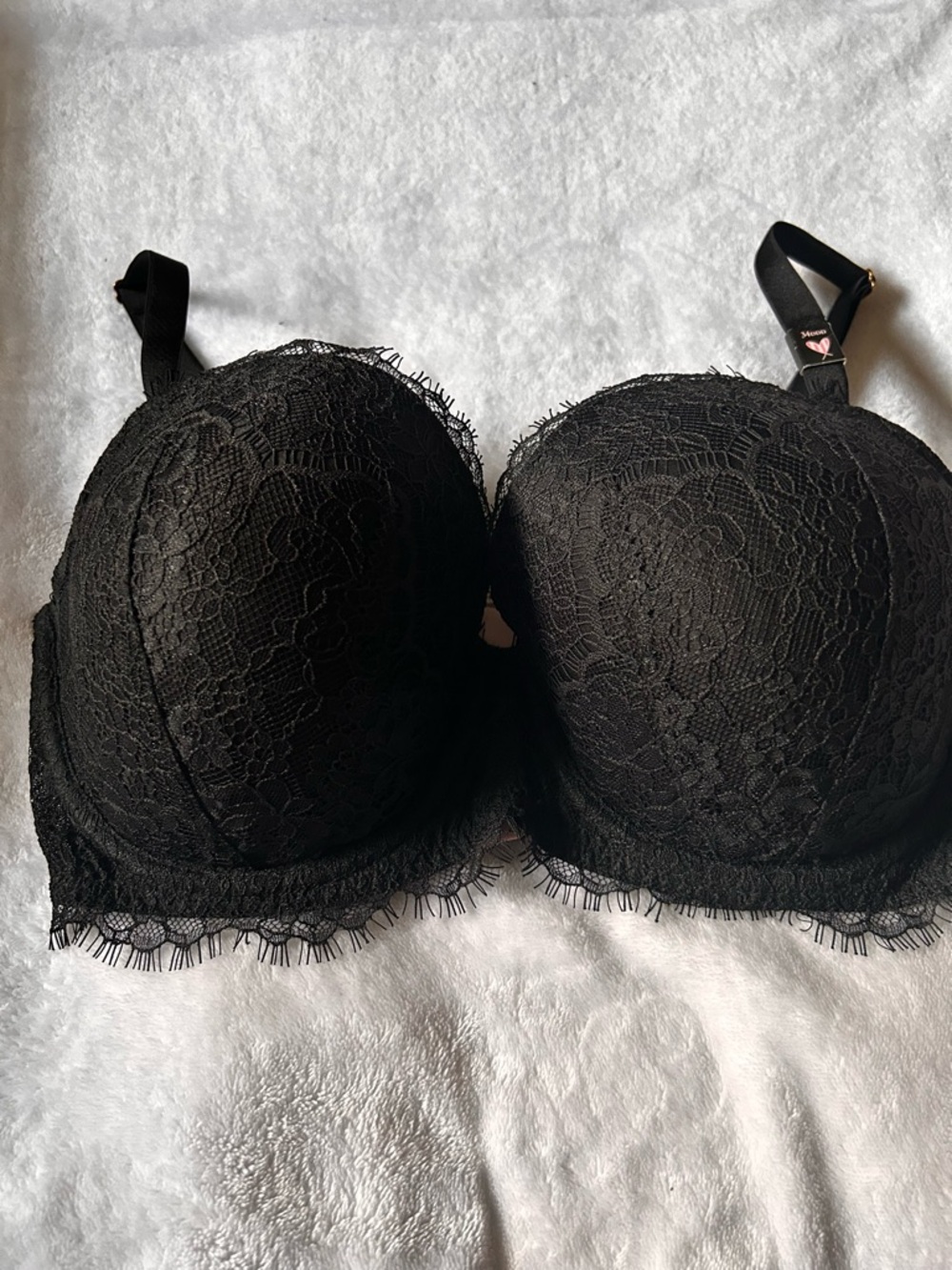 Scalloped Lace Underwire Bra in Black